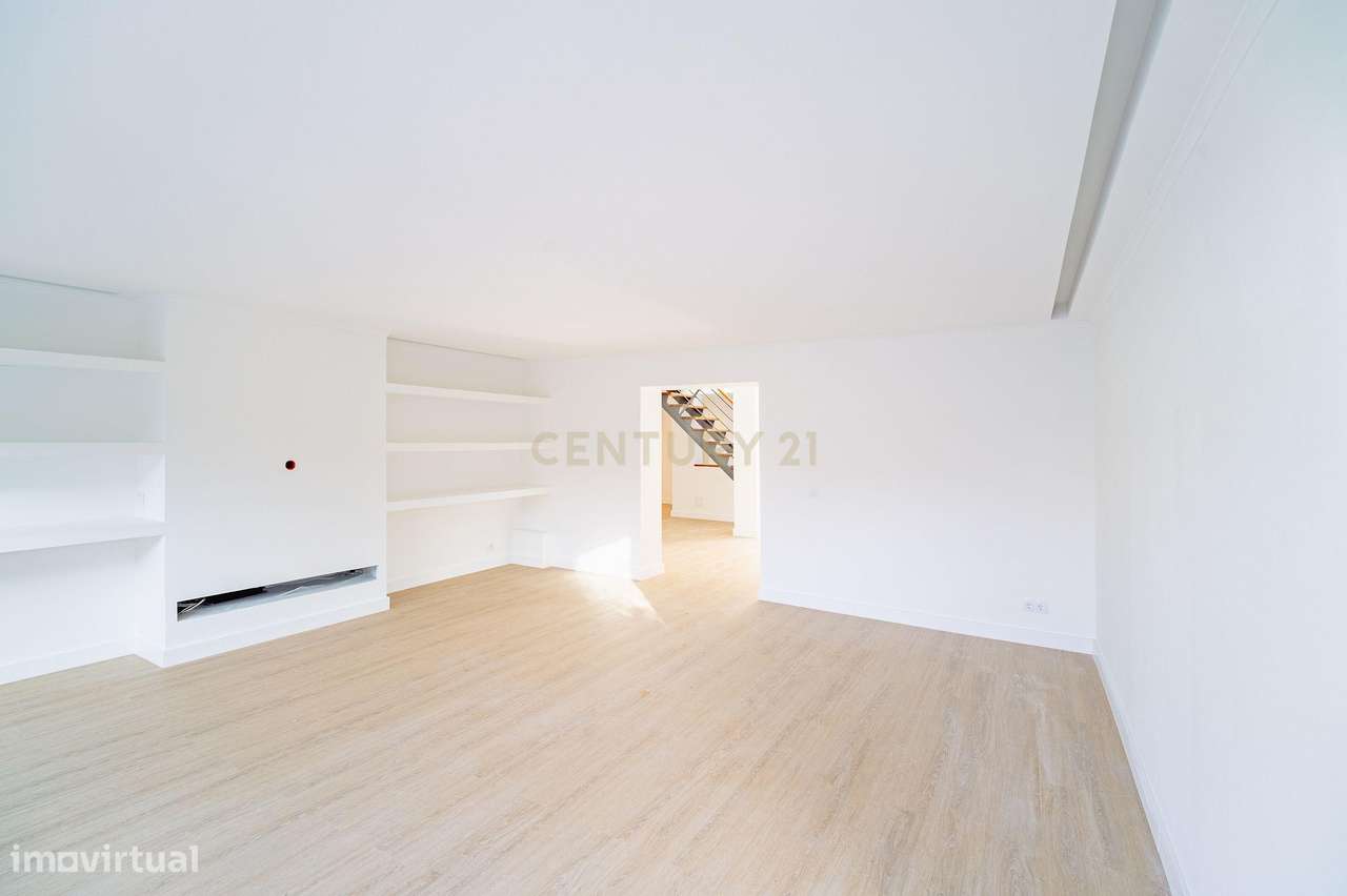 Moradia T6 com Piscina - Charneca de Caparica-7