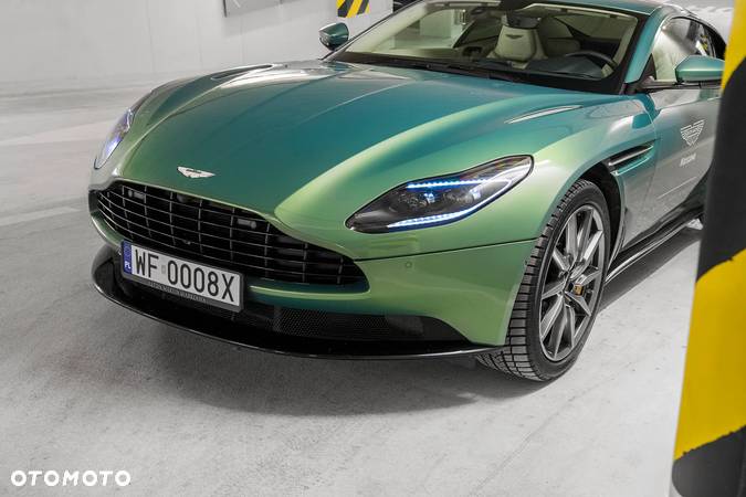 Aston Martin DB11 V8 - 5