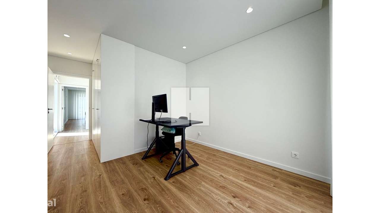 Moradia T4 Nova e Completa-33