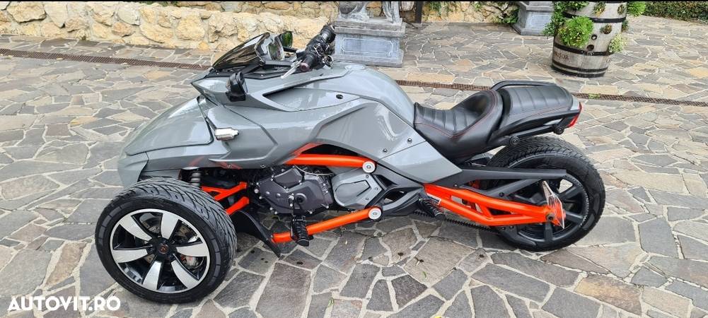 Can-Am Spyder - 8