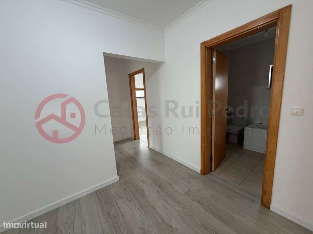 Moradia T5 remodelada no Feijó, Almada-39