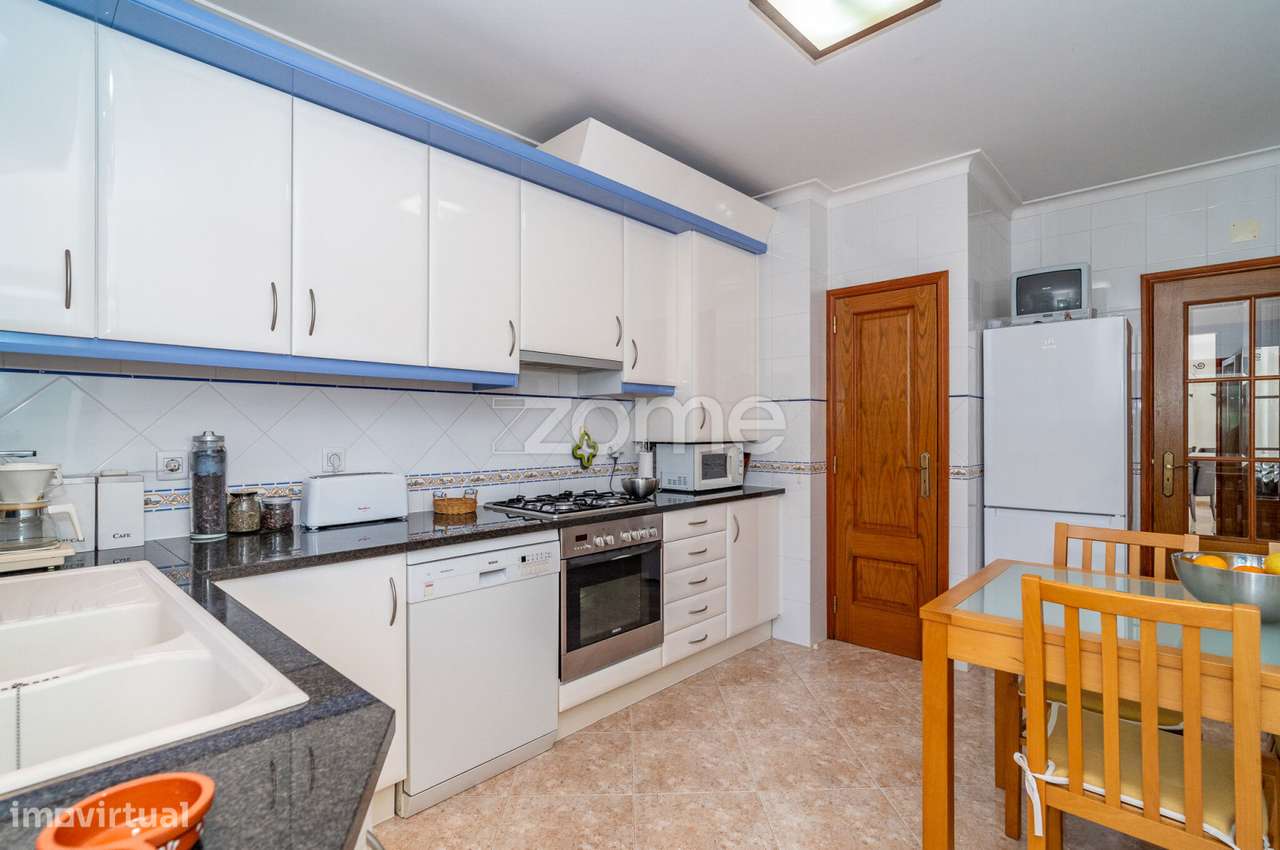 Apartamento T3+Garagem e Arrumo-5