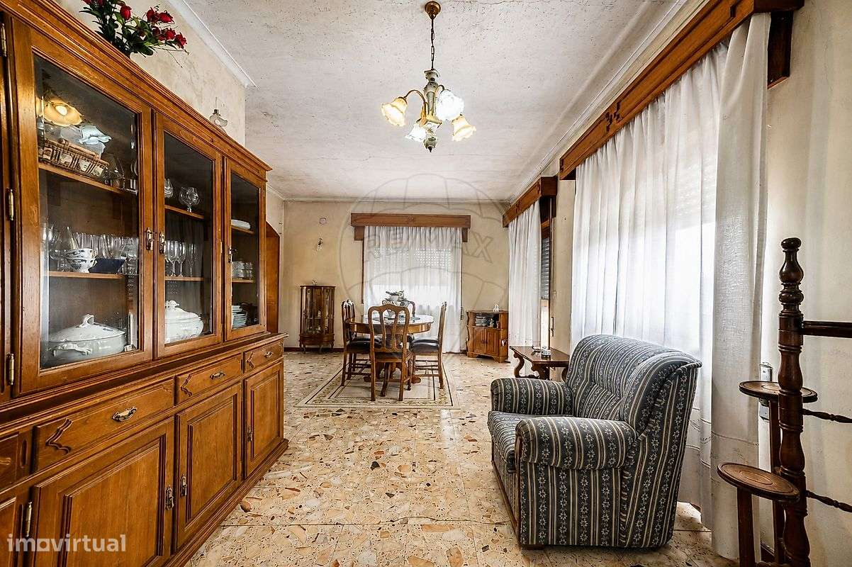 Moradia T4 para venda-3