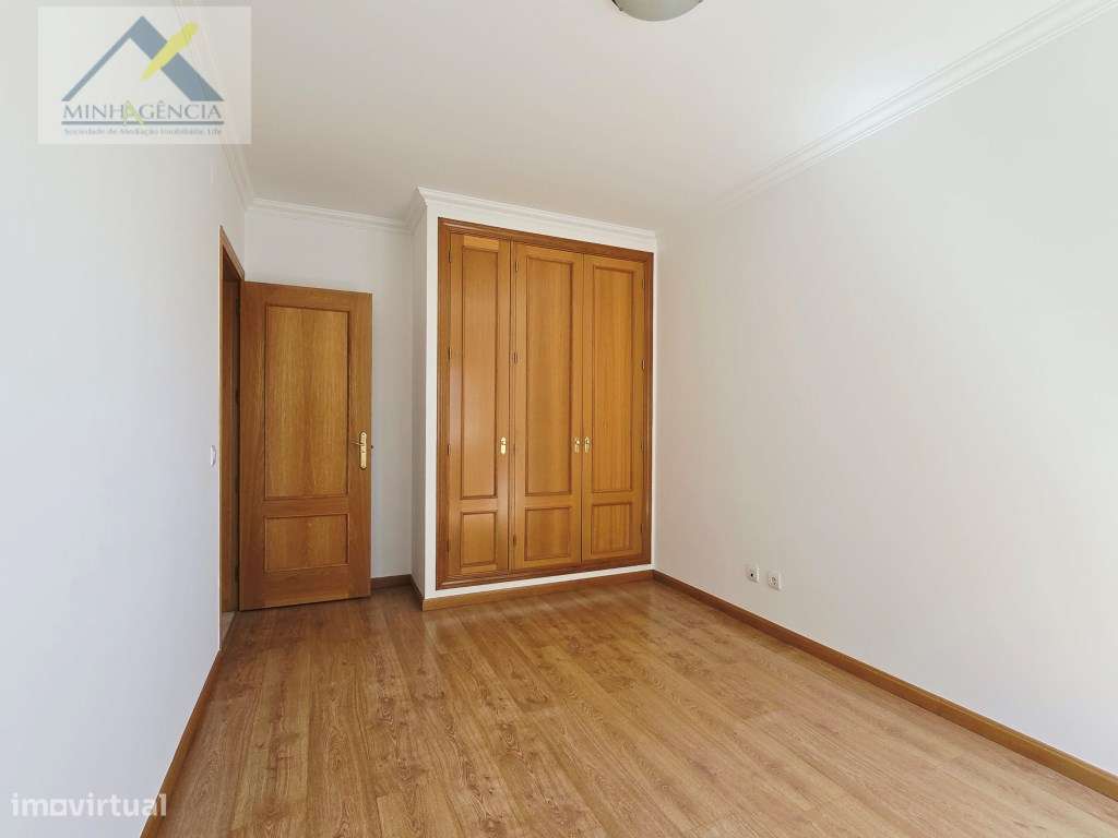 Apartamento T2 com arrecadação no Bairro Afonso Costa em Setúbal-12