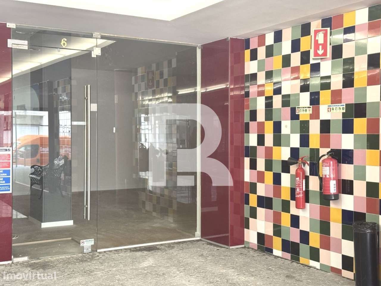 Loja para arrendar- Galeria Magnólia em Mem Martins - Grande imagem: 2/7