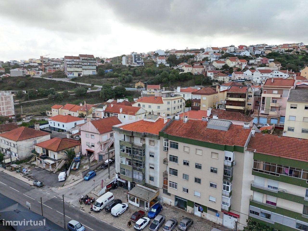 Apartamento T3 com espaço exterior e acessos rápidos a Lisboa - Grande imagem: 5/29