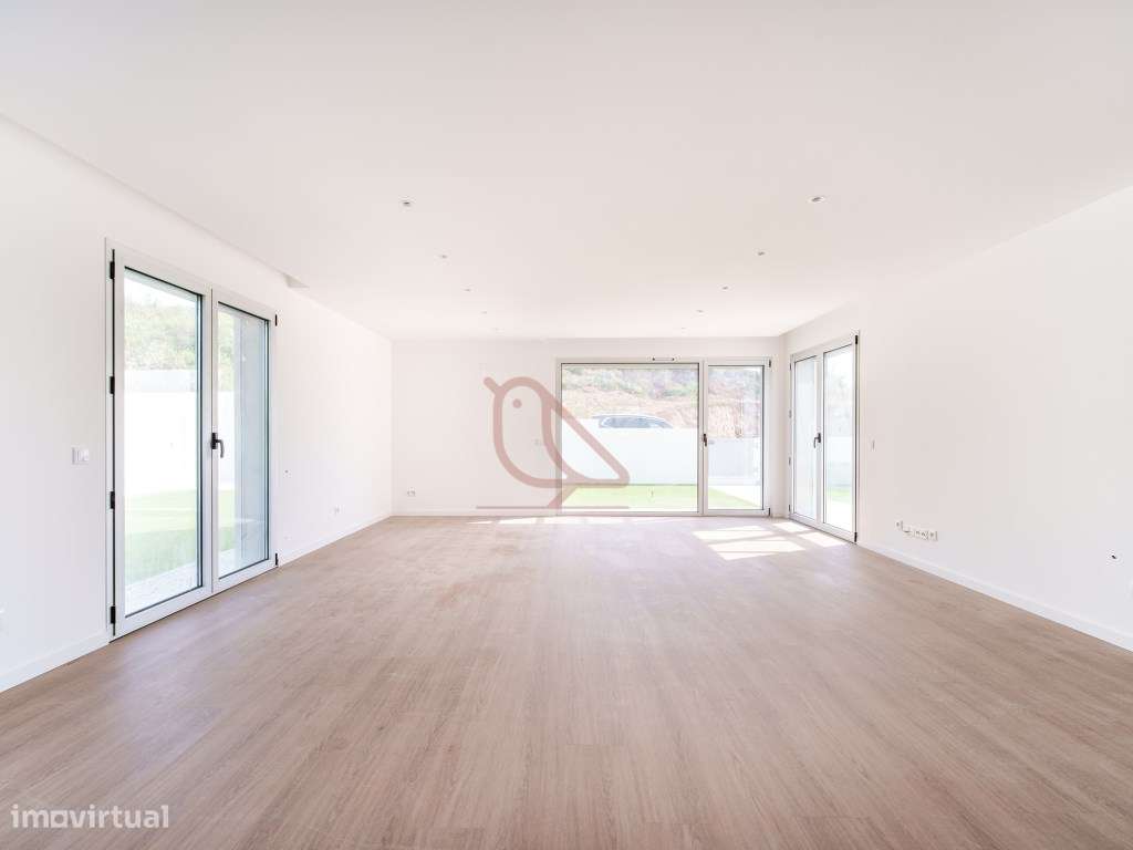 Moradia Isolada T4 Contemporânea com Jardim e Acabamentos Premium -...-14