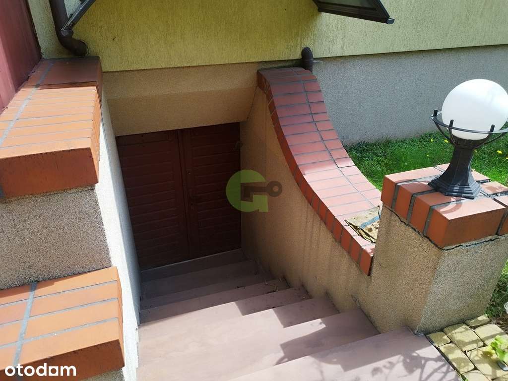 Dom w Kłomnicach z dużym potencjałem!-5