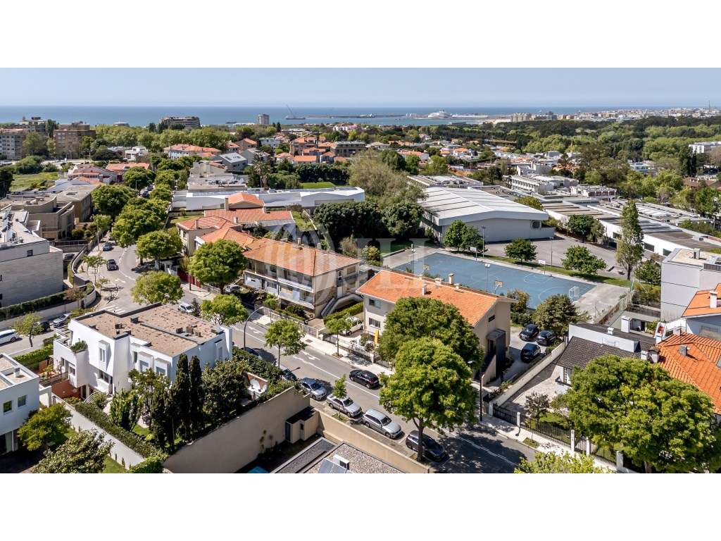 Moradia T5 com estacionamento e jardim, no Porto - Grande imagem: 2/5