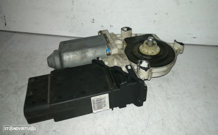 Motor De Elevador Frente Direito Volkswagen Golf Iv (1J1) - 1