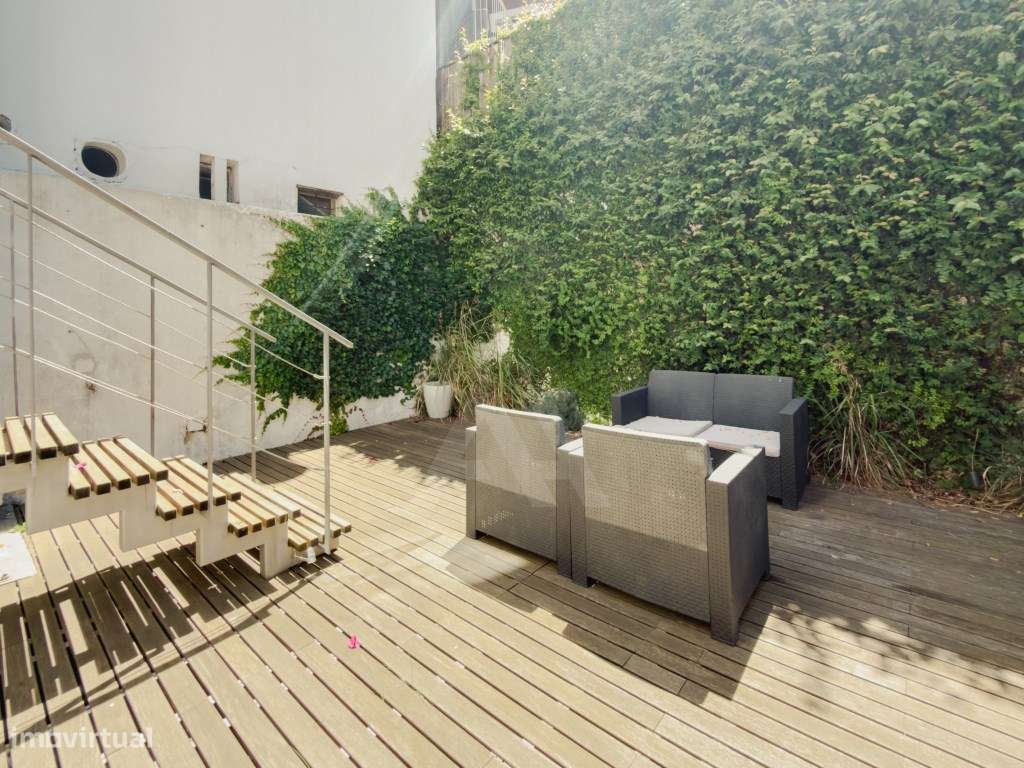 Apartamento T2 Totalmente Renovado e Mobilado em Lisboa-7