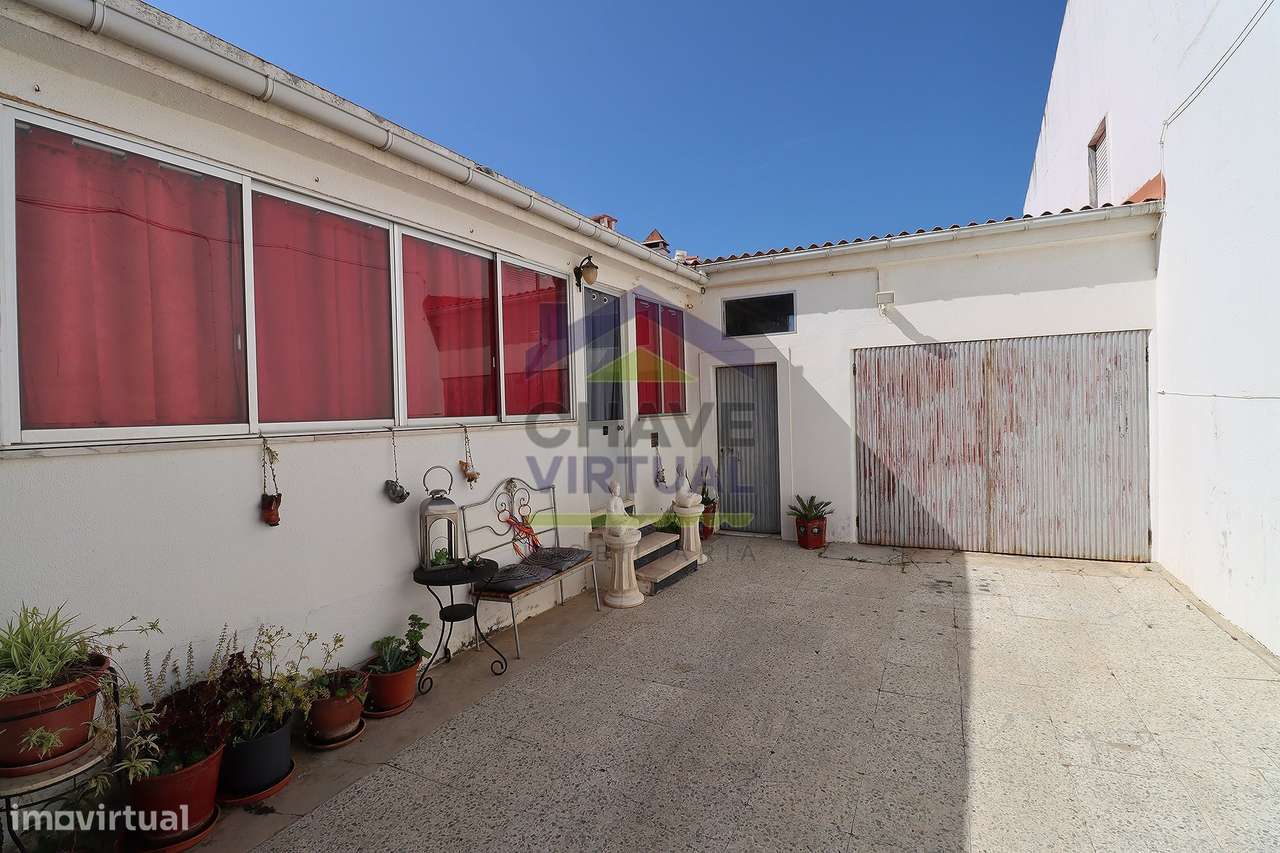 Moradia V2 com 2 Garagens e Quintal - Famões, Bombarral-35
