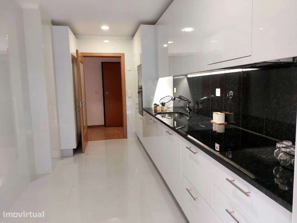 Apartamento T3+1, novo, varanda com churrasqueira; piscina e playgr...-6
