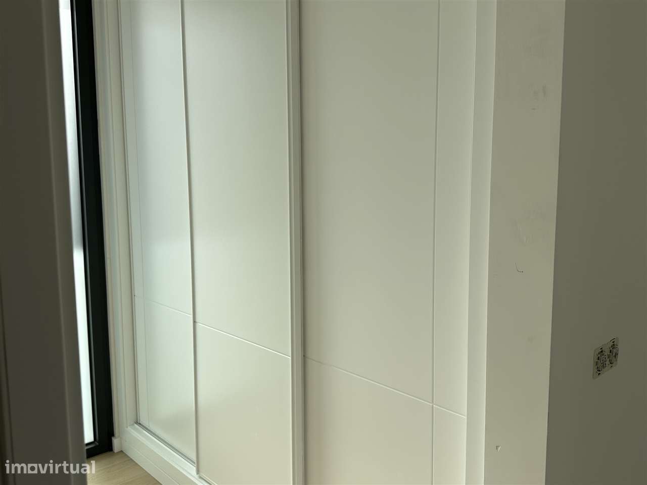 Moradia Unifamiliar de Luxo com Piscina e Jardim-26