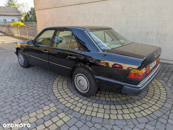 Mercedes-Benz W124 (1984-1993) - 18