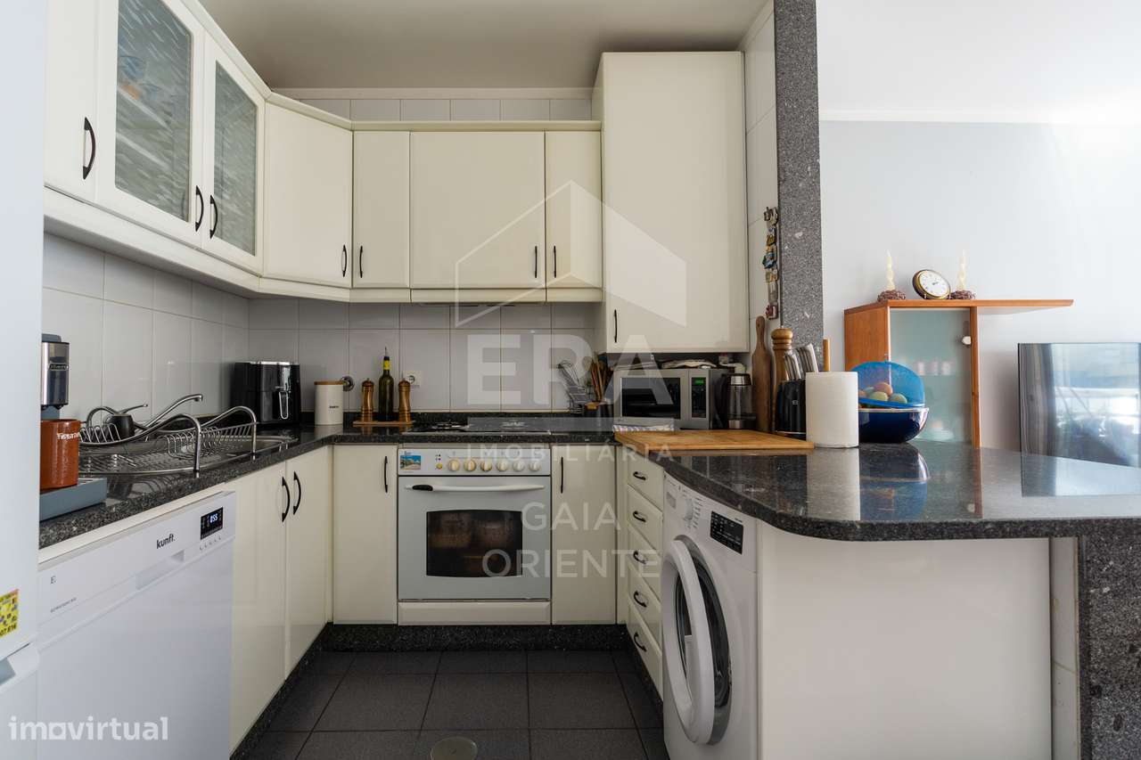 T2 com garagem e varanda junto à N1 – Seixezelo-8