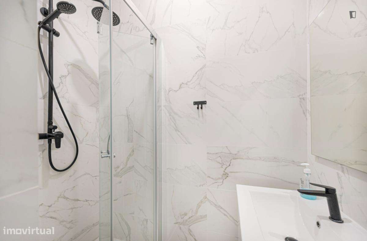 Quarto - localizado em Marquês de Pombal Lisbon - Grande imagem: 4/19