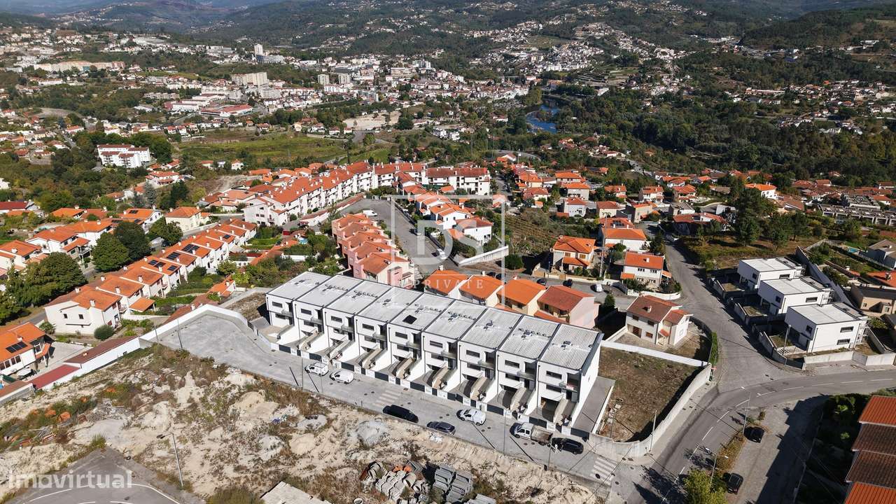 Última Moradia T3 em Amarante | 309 m² | Garagem 4 Carros | Vista Pano-23