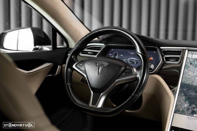 Tesla Model S P85D - 16