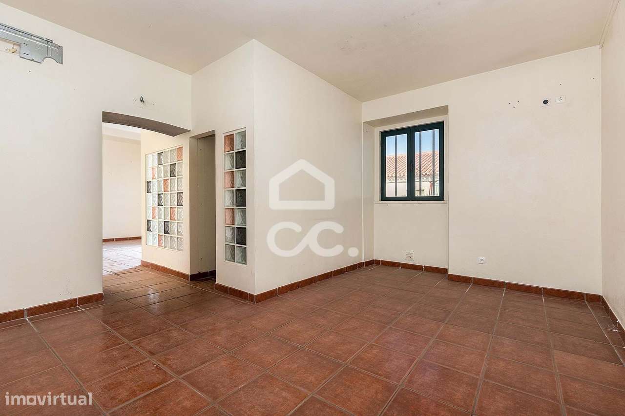 Espaço comercial de 228 m2 com quintal | Viana do Alentejo - Grande imagem: 3/23