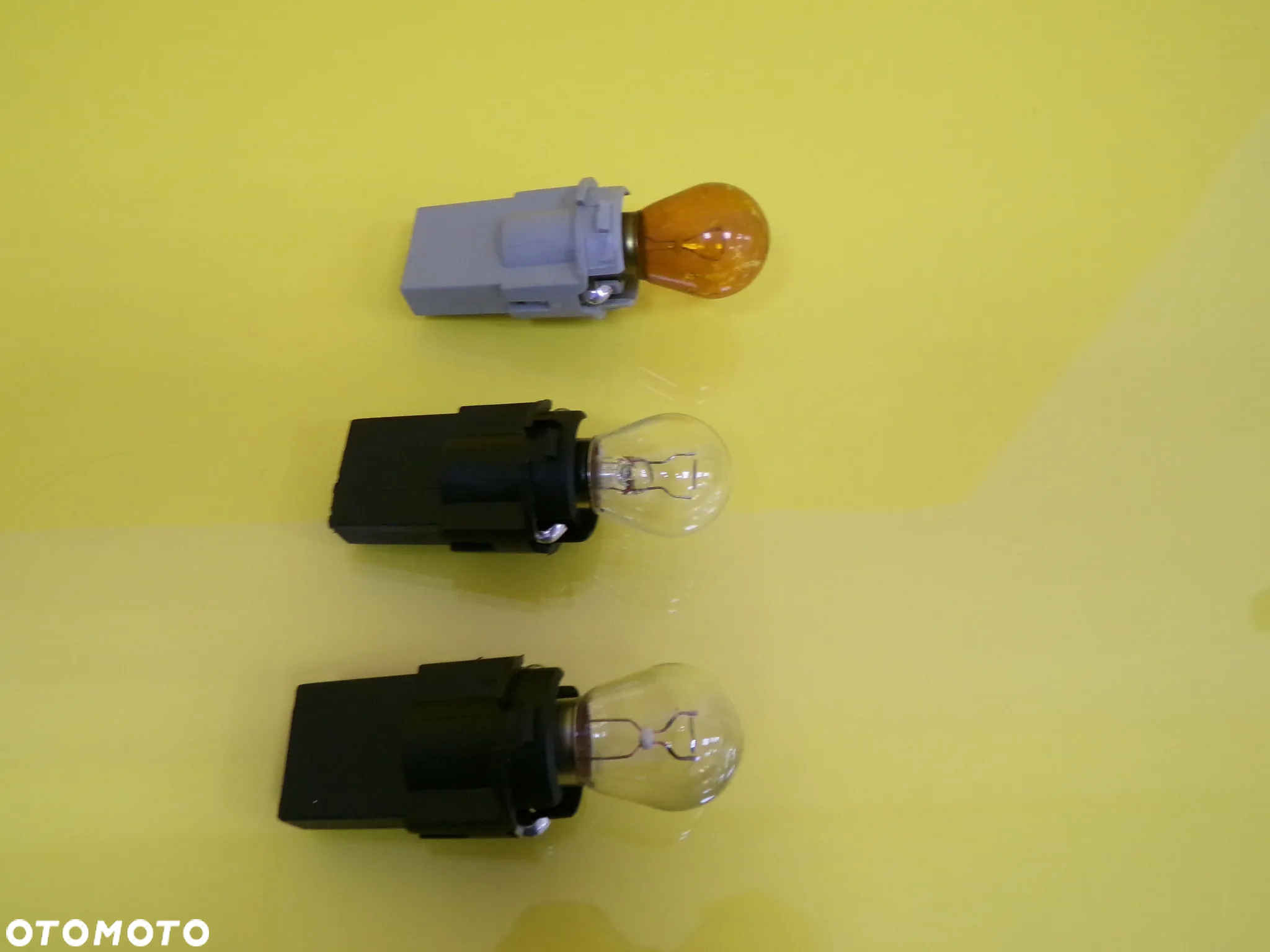 WKŁAD LAMPY OPRAWKA ŻARÓWKI PRAWY TYŁ BMW E61 KOMBI BŁOTNIK NR724 - 3