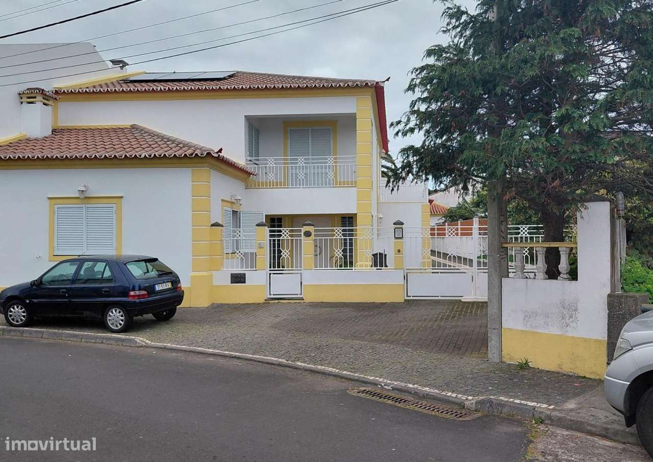 Moradia T4 Geminada