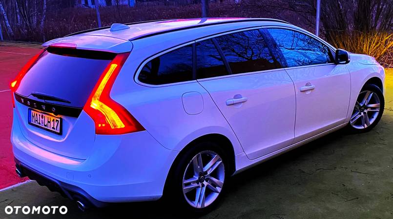 Volvo V60 D4 AWD Geartronic RDesign - 30