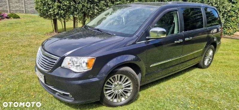 Chrysler Town & Country - 1