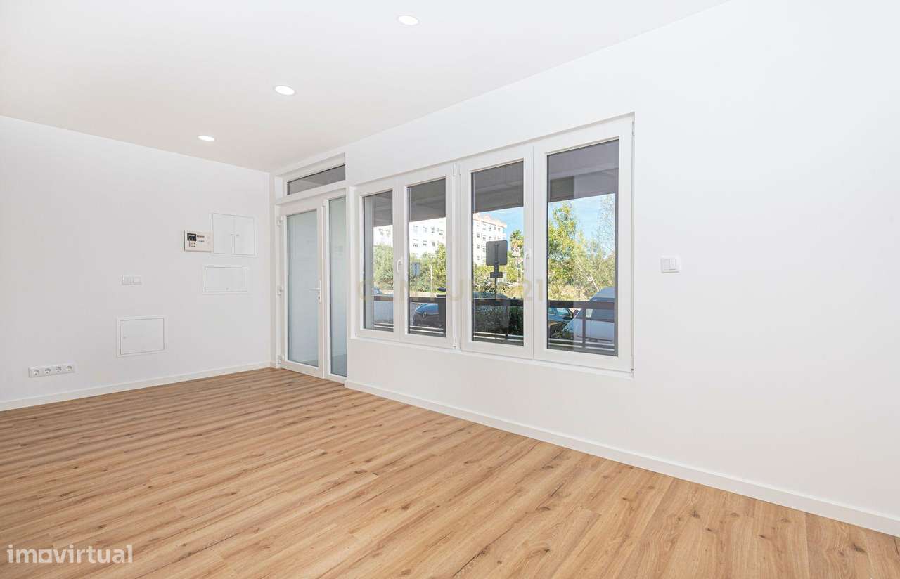 Loja completamente remodelada transformada em T0 - Grande imagem: 5/21