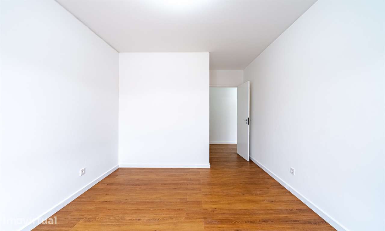 Apartamento T2 Remodelado - Garagem -Metro - Norteshopping- Matosinhos-15