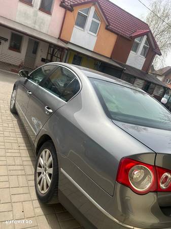 Volkswagen Passat 2.0 TDI BlueMotion Technology Trendline - 4