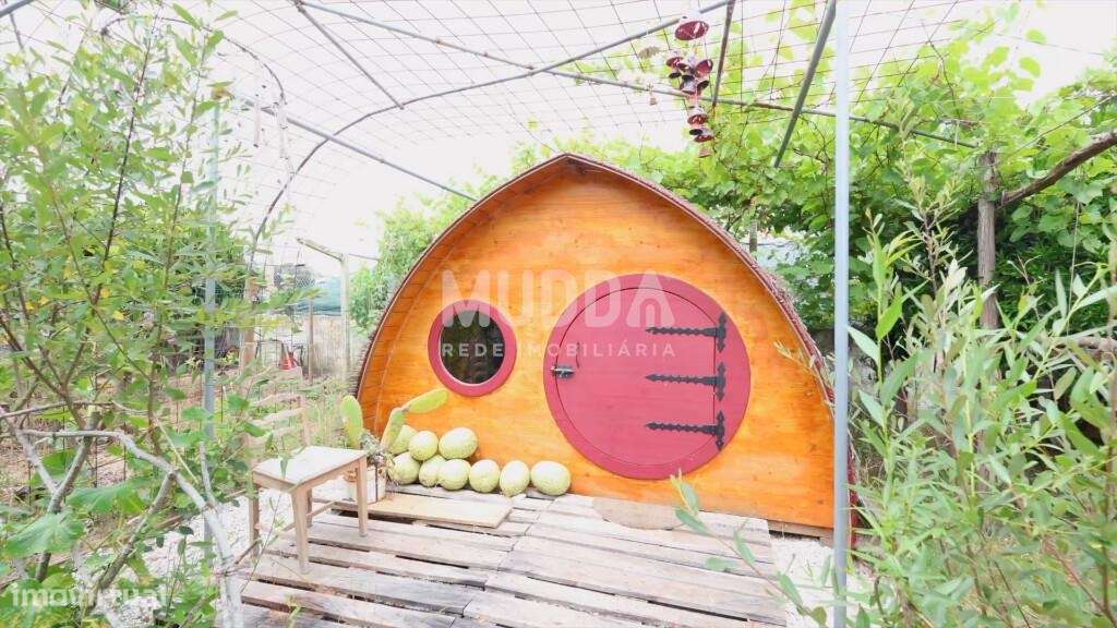 Moradia térrea T3 com anexos e terreno no Campo/Caldas da Rainha-26