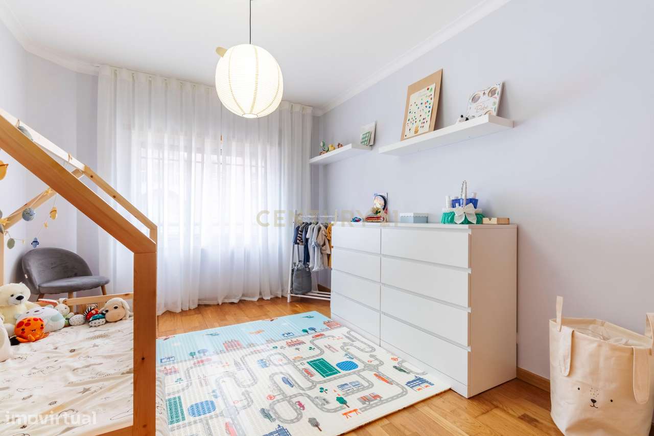 T2 Renovado | 2 WC Novas | 106 m² | Parqueamento + Arrecadação | Eleva-33