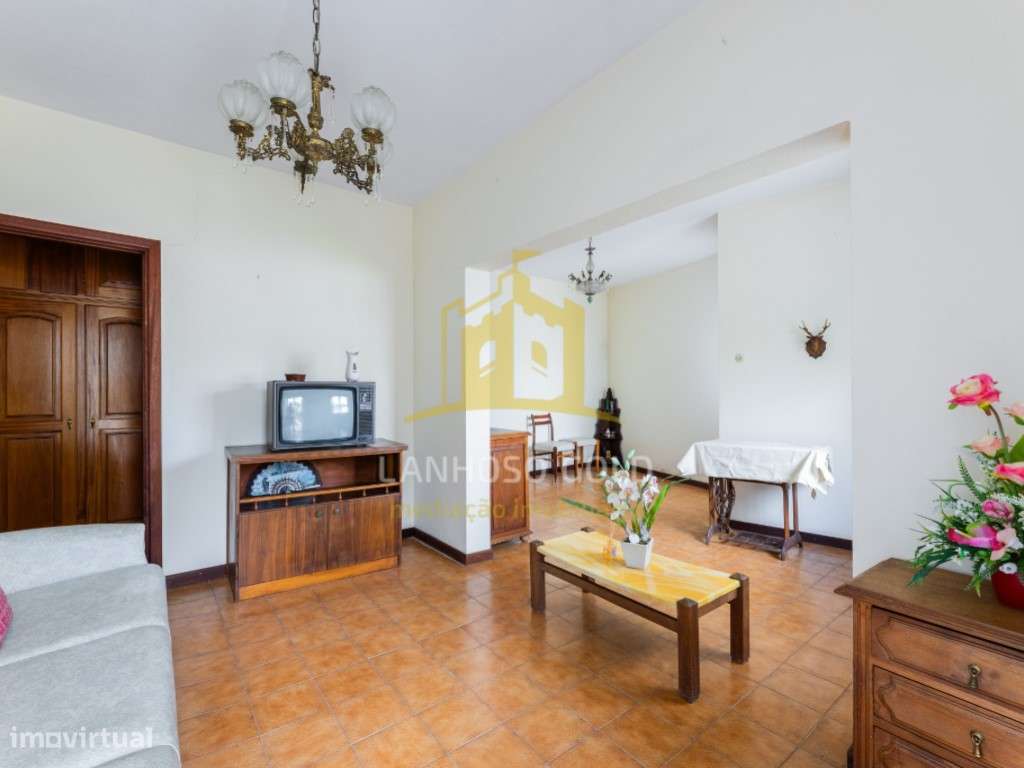 Moradia T6 em Lanhoso - Espaço, Conforto e Versatilidade-22