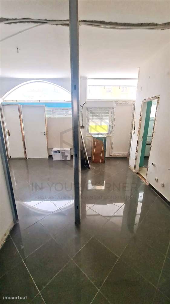 T2 em Conversão com Logradouro e Garagem Privativa – Oportunidade na A-8