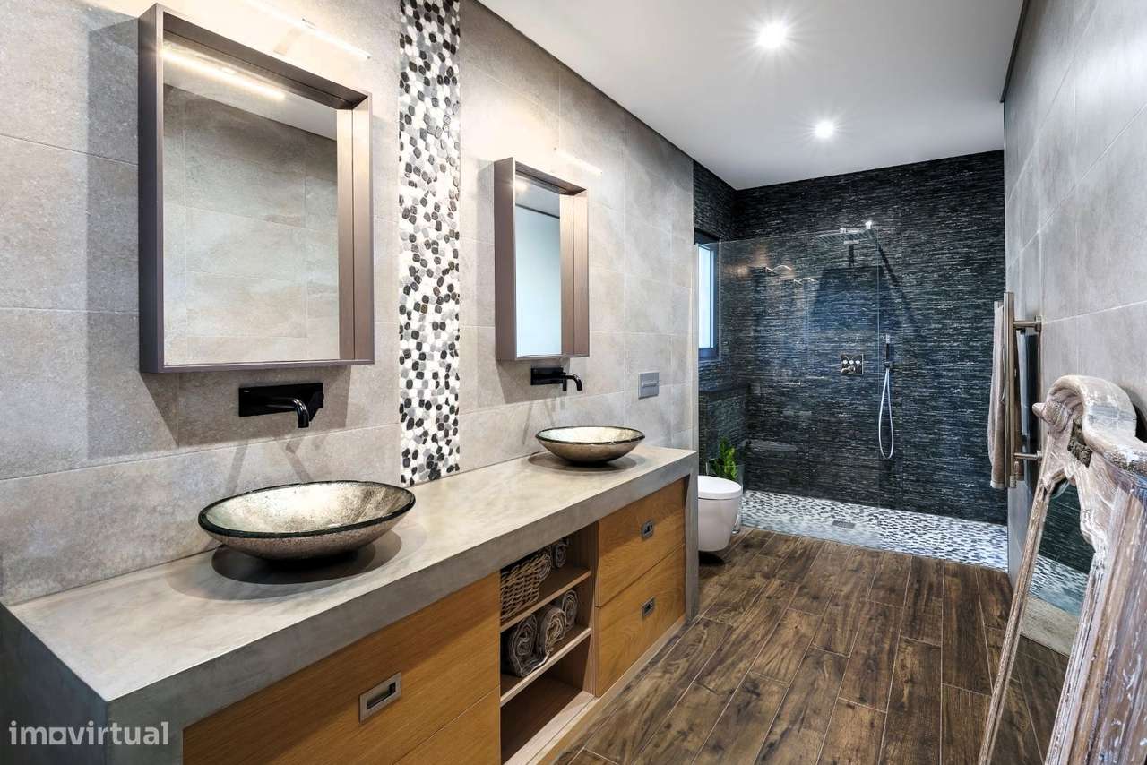 Moradia de autor, no campo junto ao Mar da costa oeste-9