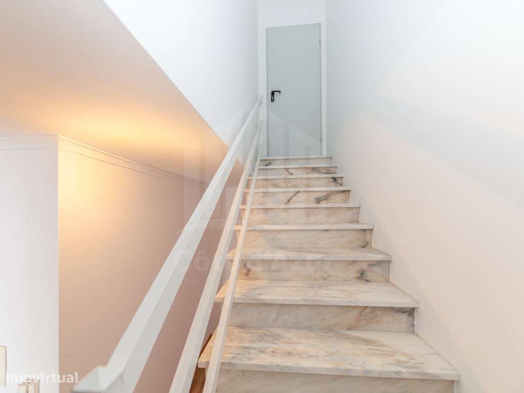 Moradia T2+1 com jardim e Sótão em Fernão Ferro-22