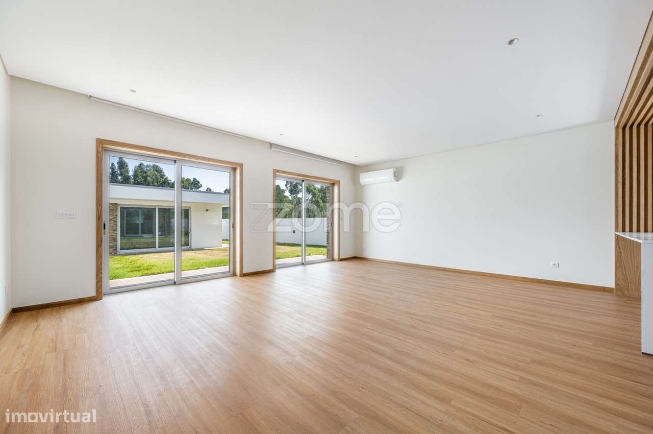 Moradia T3+1 Novas de Arquitetura Moderna na Trofa - Grande imagem: 3/52