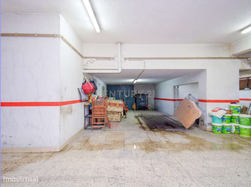 Apartamento T2 + 1 | Jardim e Estacionamento junto à Praia - Grande imagem: 5/21