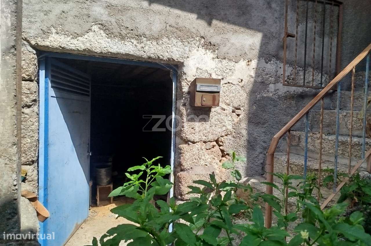 Duas Moradias em Pedra na Beira Alta – Oportunidade Única-23