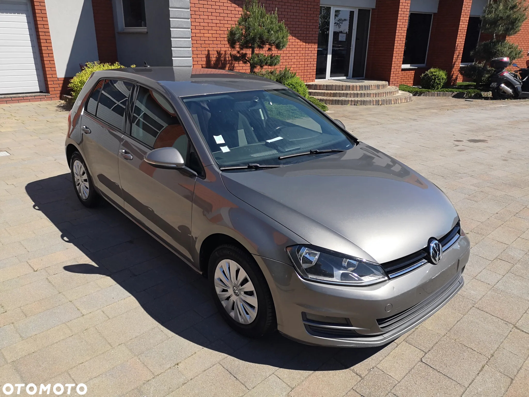 Volkswagen Golf 1.6 TDI BlueMotion Comfortline - 2
