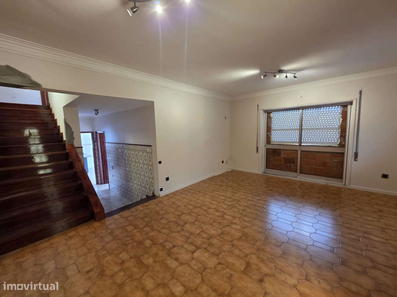 Troque o seu apartamento por uma moradia de 4 frentes em Argoncilhe-8