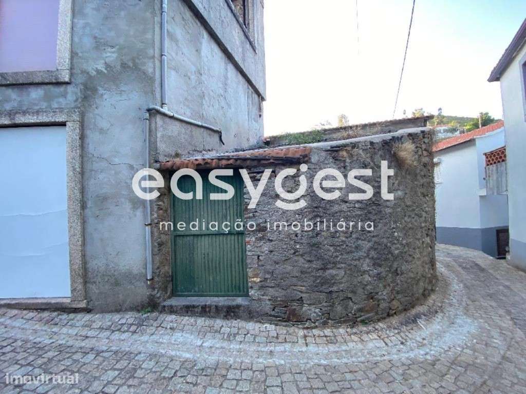 Moradia rústica com 4 pisos, situada em Fajão, Pampilhosa da Serra - Grande imagem: 4/13