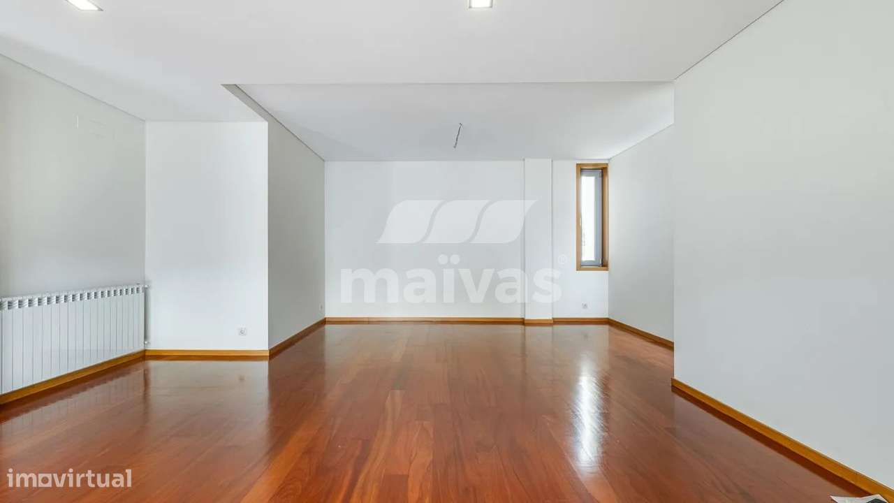 Moradia Gaveto T4-6
