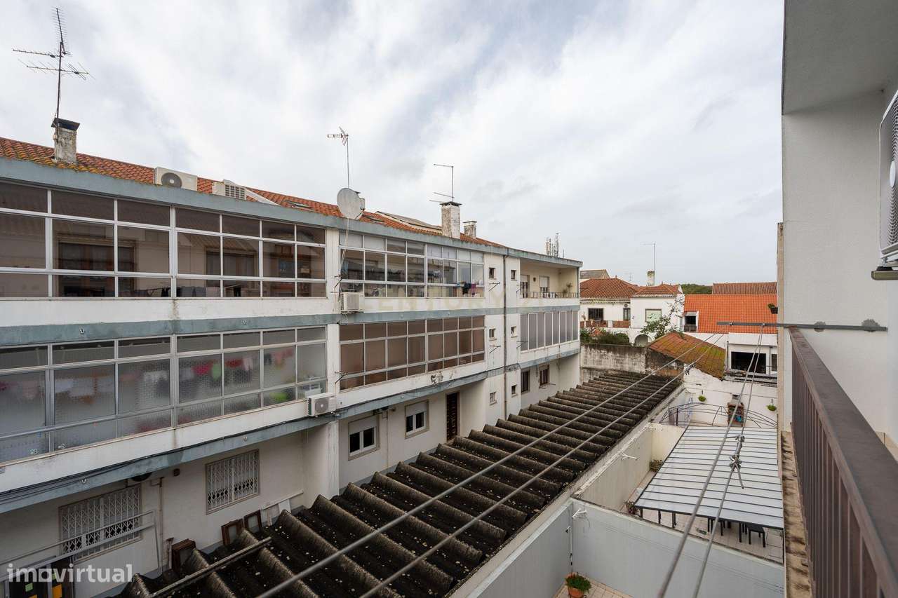 Apartamento T3 com áreas generosas-23