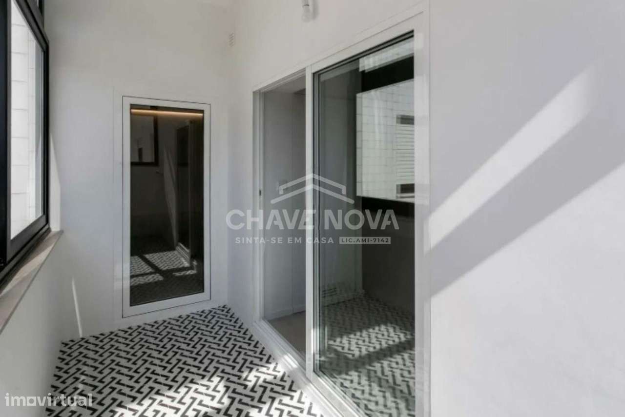 Apartamento T2 Renovado com Lugar de Garagem – Rua de Serralves, Porto-5