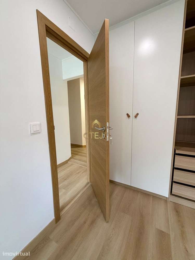 Apartamento T2 Totalmente Remodelado  No Centro da Bobadela-9