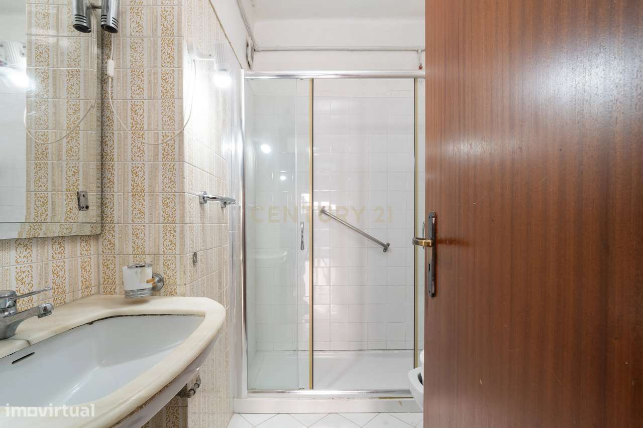 T6 com terraço de 150 m² em Celas-25