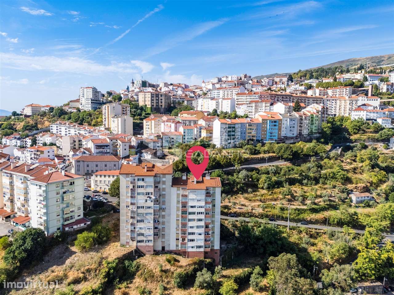 Apartamento T4 para VENDA na Calçada das Poldras, zona baixa da Covilh-39