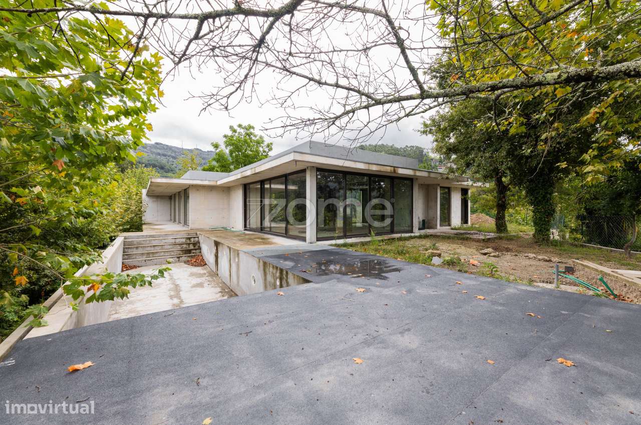 Moradia T4 em Construção na Ventosa - Gerês - Grande imagem: 2/48